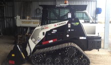 Ideally suited for Sand / Mud or extremely soft ground. <br />
Fitted with leveling lasers.<br />
Ideal for site cuts, slab preps, landscape preps & final trims.<br />
Truck fitted with hitch, able to tow 3.5 t compaction roller.<br />